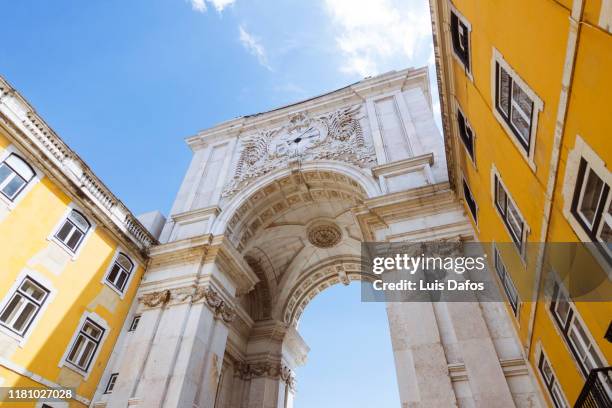 lisbon, rua augusta arch - ciudad baja fotografías e imágenes de stock