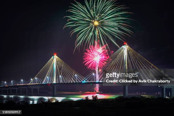 july 4th usa independence celebration fireworks on top of clark bridge in the border of missouri and illinois - alton illinois stock pictures, royalty-free photos & images