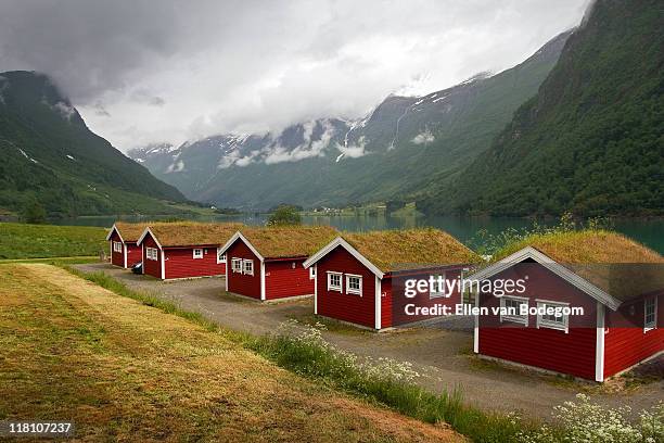 red cabins - olden foto e immagini stock