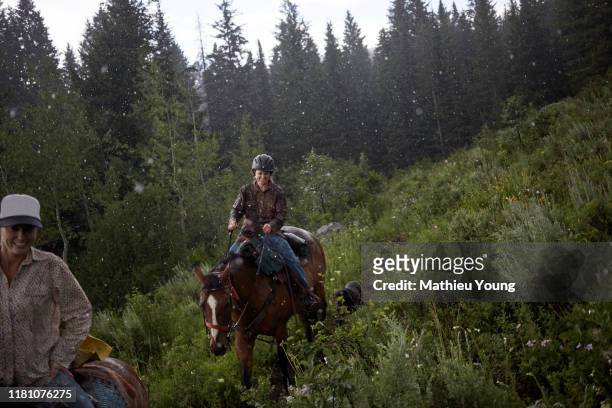 two women ride horses - woman horse stock-fotos und bilder