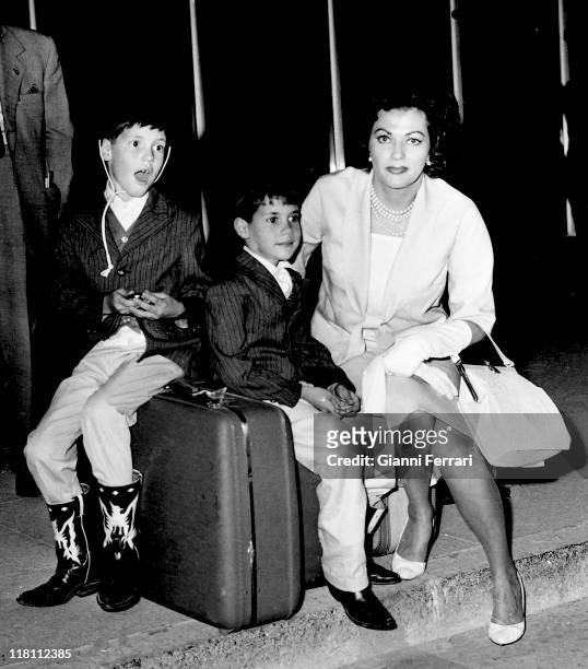 Yvonne De Carlo with their children Madrid, Spain.