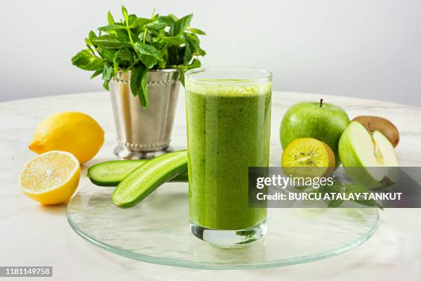 green detox drink - detox stock pictures, royalty-free photos & images