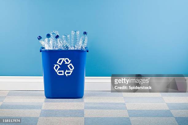 recycling container with plastic bottles - recylcebak stockfoto's en -beelden
