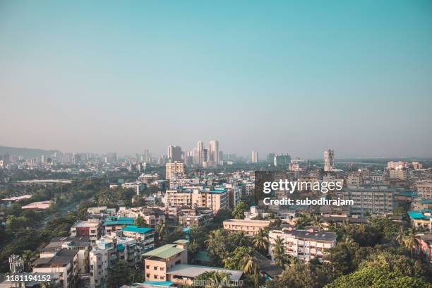 indian city drone shot mumbai - mumbai financial district stock pictures, royalty-free photos & images