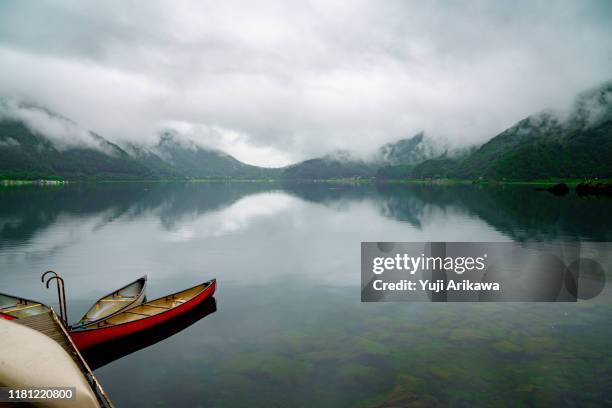 a boat on a foggy lake - lake bottom foto e immagini stock