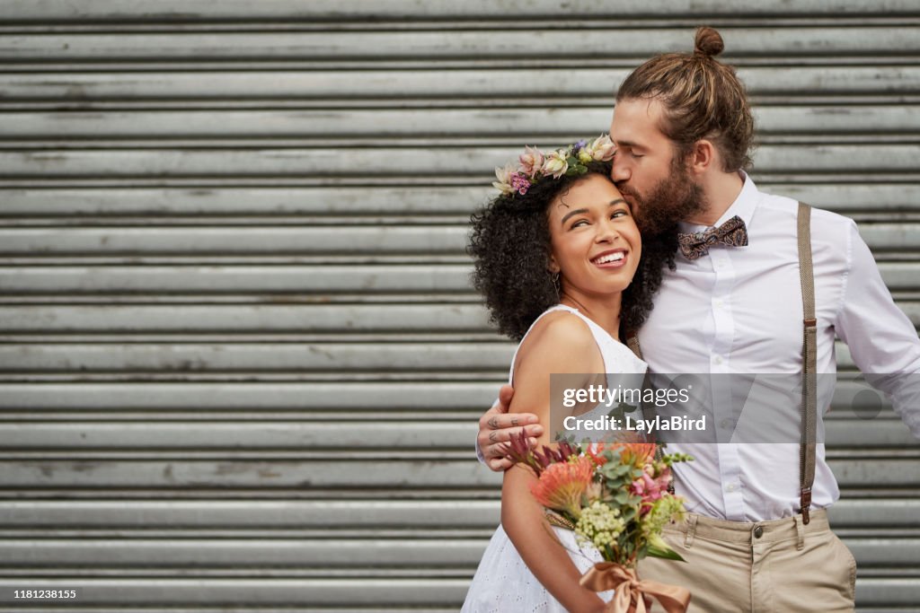 Ora puoi baciare la sposa, e di nuovo... e ancora...