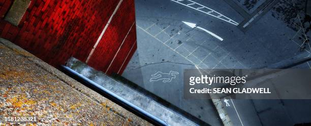 crime scene chalk outline - body line stockfoto's en -beelden
