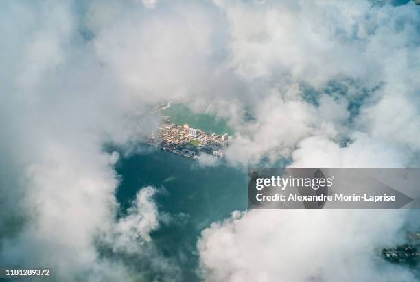 view from the plane a part of the miami city - united states - sky from plane stock-fotos und bilder