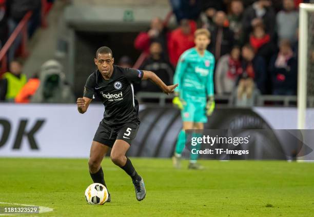 Gelson Fernandes of Eintracht Frankfurt controls the ball during the UEFA Europa League group F match between Standard Liege and Eintracht Frankfurt...