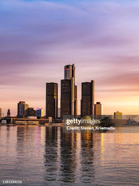 detroit, michigan - dawn - centro renaissance fotografías e imágenes de stock