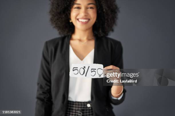 we zijn allemaal gelijk en waardig - gender equality stockfoto's en -beelden