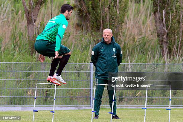 Denni Avdic practices next to head coach Thomas Schaaf during the SV Werder Bremen training session on July 4, 2011 in Norderney, Germany.
