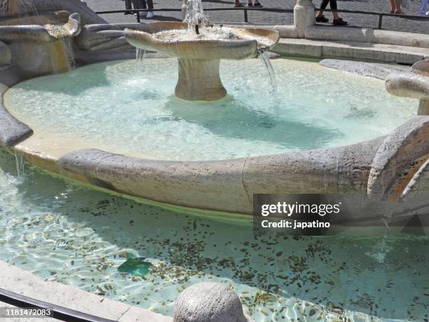 fountain of the barge, in the plaza of spain. - coin fountain imagens e fotografias de stock