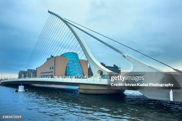 samuel beckett bridge, dublin - samuel beckett bridge stock pictures, royalty-free photos & images