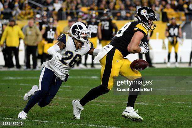 Vance McDonald of the Pittsburgh Steelers drops a pass as Marqui Christian of the Los Angeles Rams defends in the third quarter at Heinz Field on...