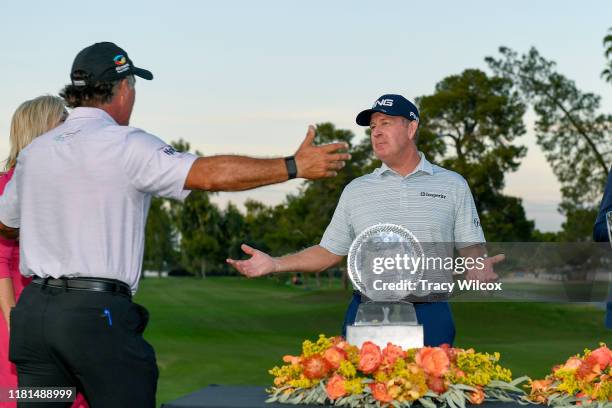 Scott McCarron hugs Jeff Maggert after Maggert's win gave McCarron the Charles Schwab Cup after the final round of the PGA TOUR Champions Charles...