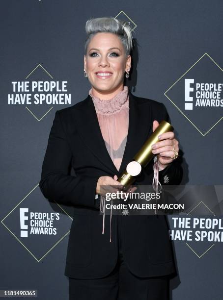 Singer/songwriter Pink poses with the Peoples Champion Award during the 45th annual E! People's Choice Awards at Barker Hangar in Santa Monica,...