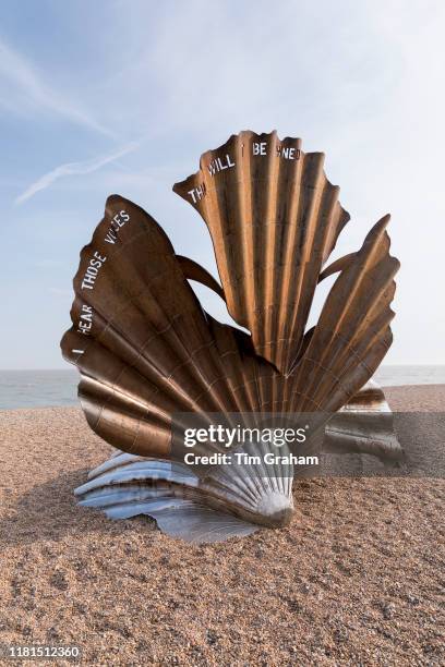 Iconic scallop shell steel sculpture by artist Maggi Hambling and made by Sam and Dennis Pegg in 2003, as a tribute to Benjamin Britten, sited on the...