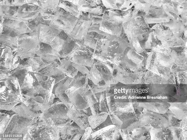 ice cubes - ice cube stockfoto's en -beelden