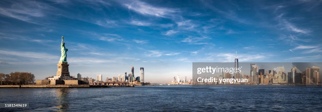 Panoramablick auf New York City und die Freiheitsstatue