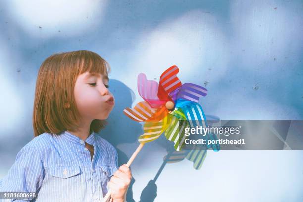 child with pinwheel toy - paper windmill stock pictures, royalty-free photos & images