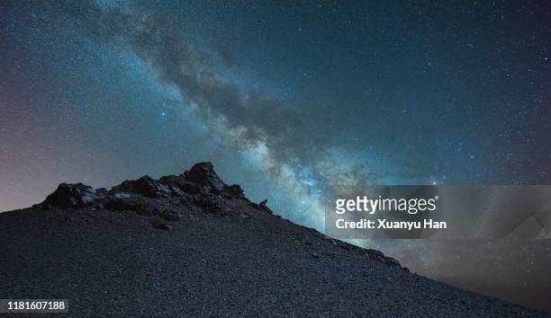 milky way over the desert - semi arid stock pictures, royalty-free photos & images