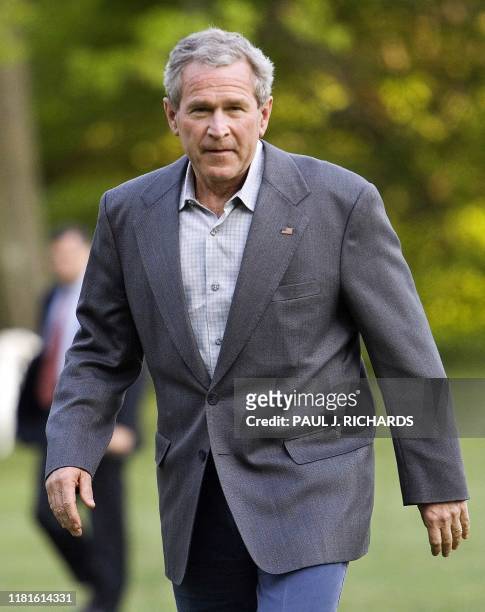 President George W. Bush departs Marine One on the South Lawn of the White House 27 April 2006. Bush, whose popularity slipped four points in one...