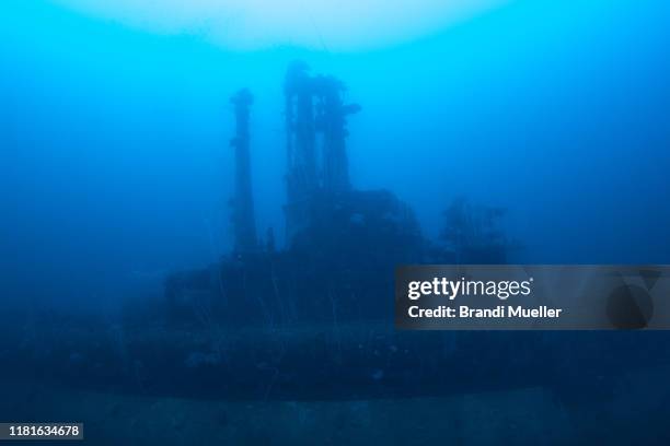 uss apogon submarine sunk in bikini atoll, marshall islands, from operation crossroads - marshall islands imagens e fotografias de stock