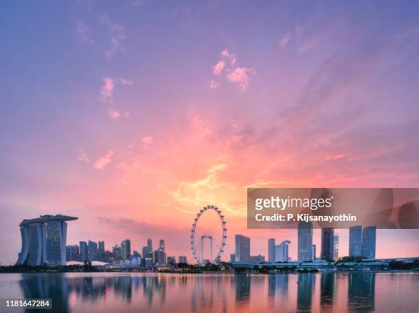 singapur skyline sonnenuntergang - singapore stock-fotos und bilder