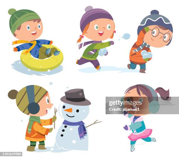 ilustraciones, imágenes clip art, dibujos animados e iconos de stock de niños felices jugando en los juegos de invierno - funny snow skiing