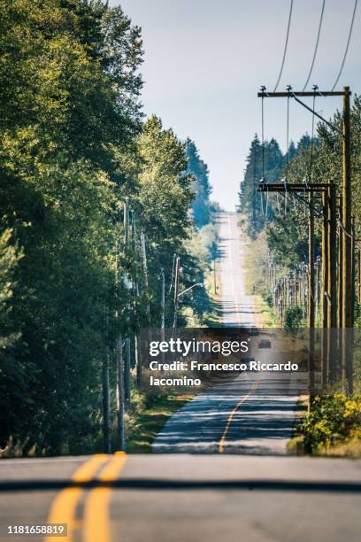 0 avenue road in british columbia straddling the canada–united states border - francesco riccardo iacomino united states ストックフォトと画像