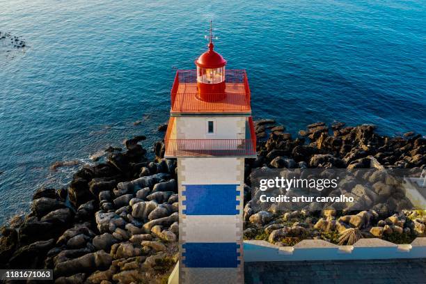 old lighthouse by the deep blue water - cascais 個照片及圖片檔