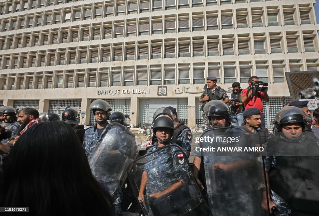LEBANON-POLITICS-ECONOMY-BANKS-DEMO