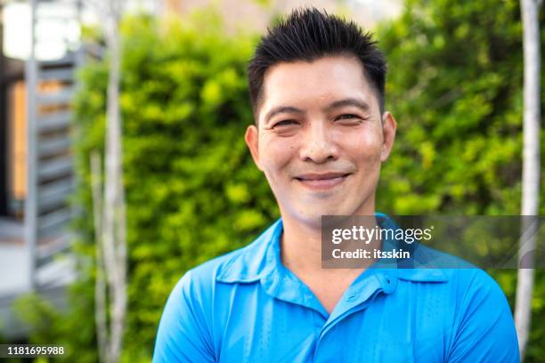 hermoso retrato de hombre tailandés - thai ethnicity fotografías e imágenes de stock