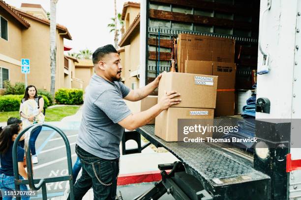 People Loading Moving Truck Guy Loading Moving Truck Photos and Premium High Res Pictures - Getty ...