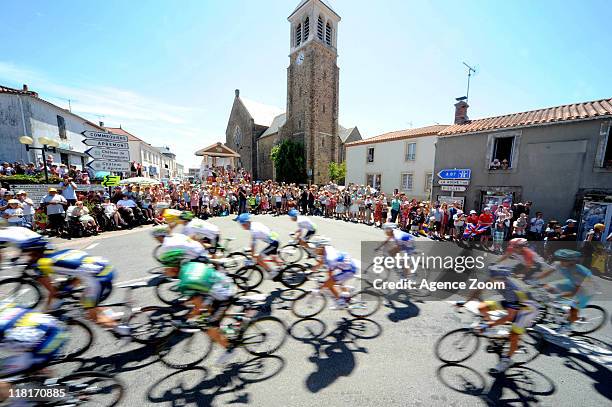 The peloton during Stage Three of the 2011 Tour de France from Olonne-sur-Mer to Redon on July 4, 2011 in Olonne-sur-Mer, France.