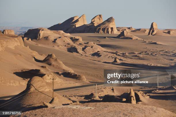 Unterwegs in der Wu_ste Lut östlich der Stadt Kerman im Iran, aufgenommen am .