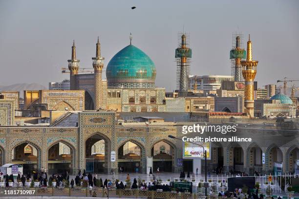 Der Schrein des Imam Reza im Zentrum der iranischen Stadt Maschhad, aufgenommen am . Die Stadt ist mit seinen mehr als 3 Millionen Einwohnern...
