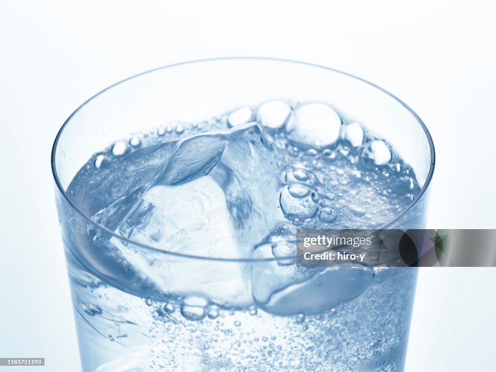 Sodawasser mit Eis