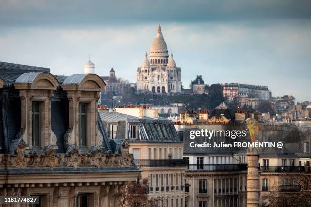 basilique du sacré-coeur de montmartre & place du châtelet, paris - basilique du sacre coeur montmartre stock pictures, royalty-free photos & images