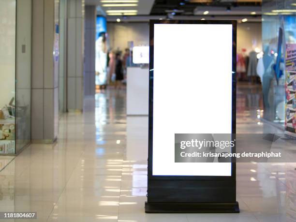 blank billboard - insegna commerciale foto e immagini stock