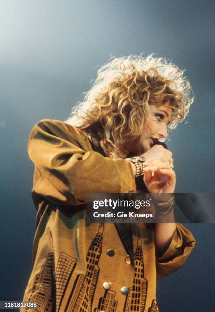 Bonnie Tyler, Diamond Awards Festival, Sportpaleis, Antwerp, Belgium, 28th November 1987.