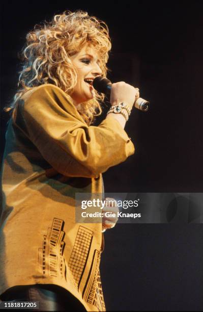 Bonnie Tyler, Diamond Awards Festival, Sportpaleis, Antwerp, Belgium, 28th November 1987.