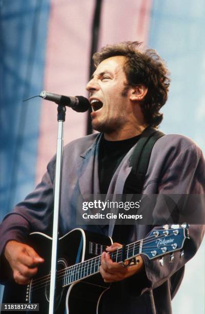 Bruce Springsteen and the E Street Band, Bruce Springsteen, Hippodrome de Vincennes, Paris, France, 19th June 1988.