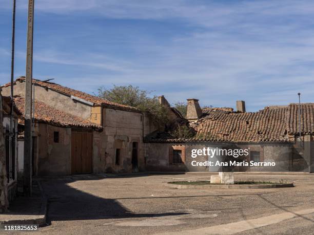 abandoned town in the province of salamanca (spain) with abandoned houses built in stone with wooden doors and windows and houses in ruins. rural depopulation concept - castilla y leon stock pictures, royalty-free photos & images