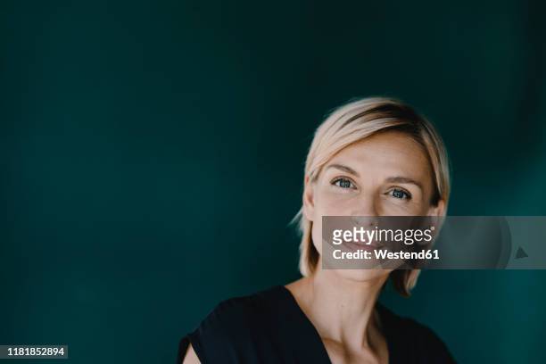 portrait of a blond woman - frau mittleren alters stock-fotos und bilder