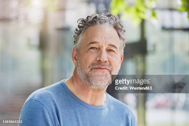 portrait of mature man in a park - homem 55 anos imagens e fotografias de stock