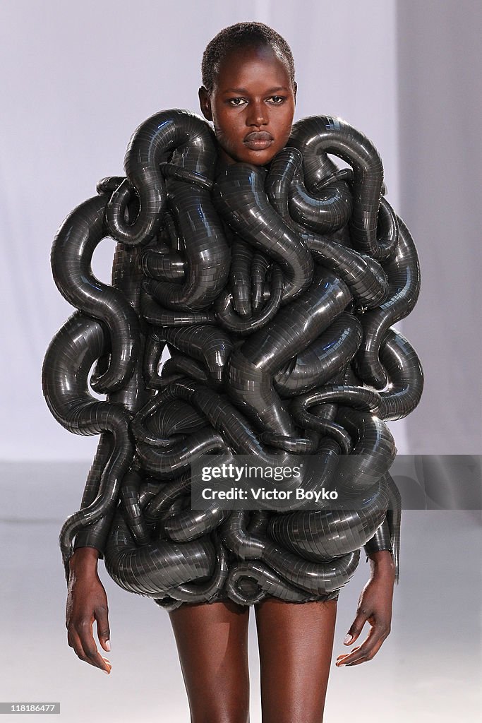 Iris Van Herpen: Runway - Paris Fashion Week Haute Couture F/W 2011/2012