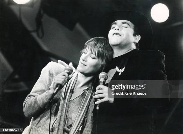 Elton John and Kiki Dee, Hitring Plage , Blankenberge, Belgium , 21st August 1981.