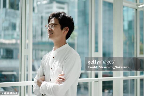retrato casual de un joven empresario asiático - business man profile fotografías e imágenes de stock